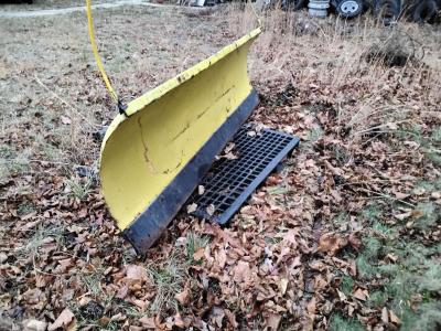Nice Heavy Duty Myers Snowplow with 4 Springs Like New - Thumbnail 3