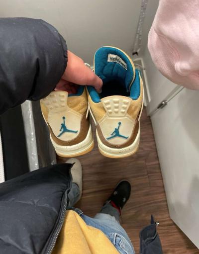 Jordans 4 - Thumbnail 2