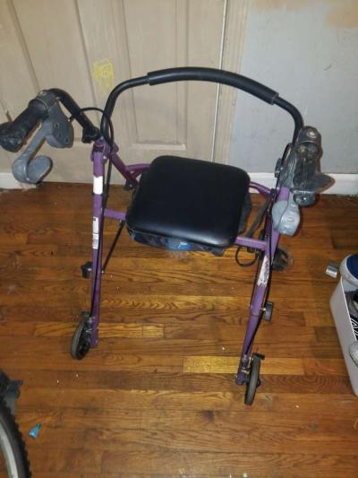 medline walker for elderly or disabled people - Thumbnail 4