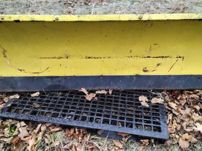 Nice Heavy Duty Myers Snowplow with 4 Springs Like New - Thumbnail 2