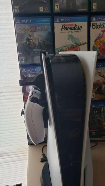 ps5 with 2 controllers - Thumbnail 2