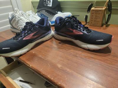 5 pair of womens shoes  Michael Kohrs are brand new - Thumbnail 6