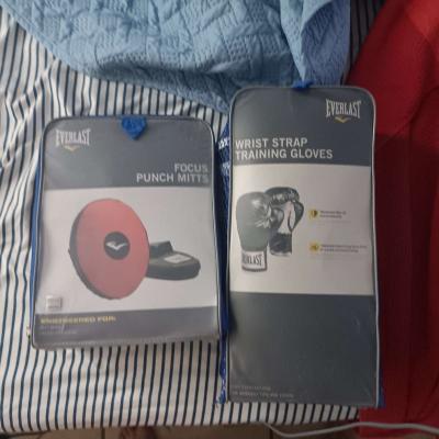 Boxing Gloves and Pads - Thumbnail 3