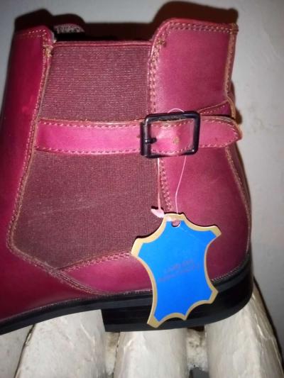 SELLING MY BRAND NEW NEVER USED LA MILANO BURGUNDY SHOES - Thumbnail 2