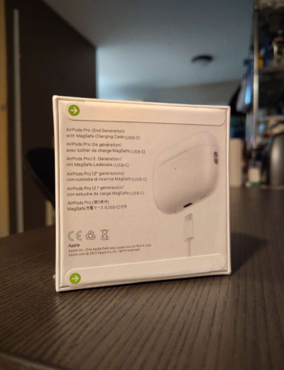 Apple AirPod Pro 2 - Thumbnail 2