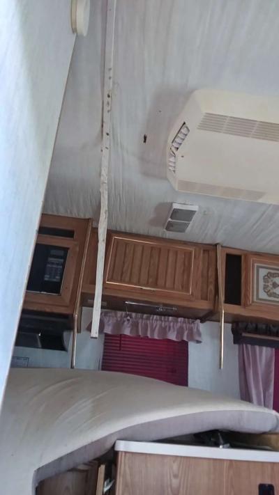 old non running RV camper - Thumbnail 3