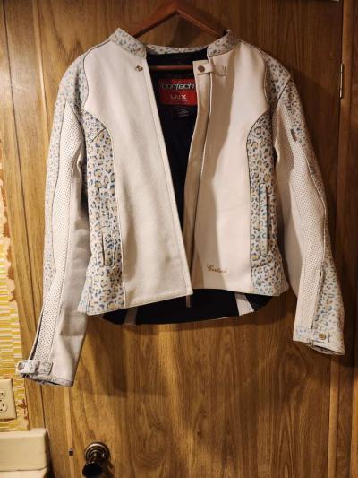 cortech LNX white with emerald coloring on sleeves - Cathedral City, California