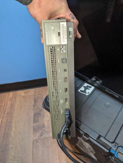 battlefield edition 1tb Xbox one with elite series controlle - Thumbnail 2