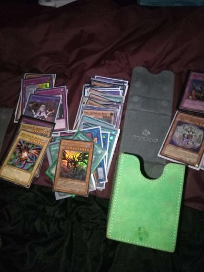 300 plus yugioh cards halifoil and rares