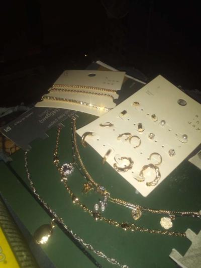 Assorted womans Jewelry