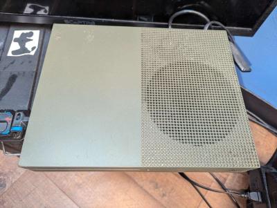 battlefield edition 1tb Xbox one with elite series controlle - Thumbnail 5