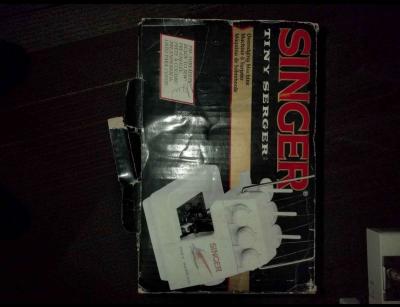 2 Sewing Machines - Thumbnail 2