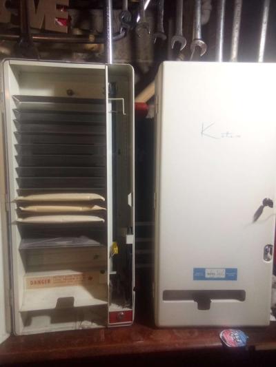 vinage kotex vending mechain - Thumbnail 2