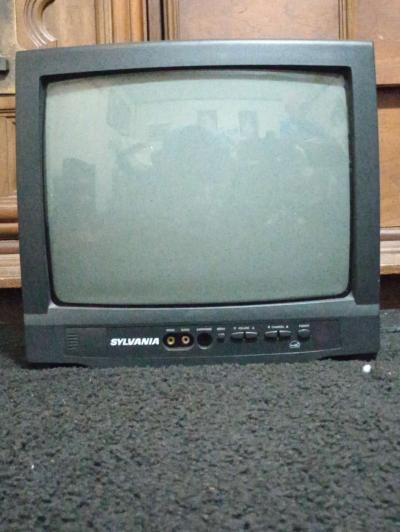 Vintage Sylvania TVK131 Television 13 TV Retro Tube - Thumbnail 2