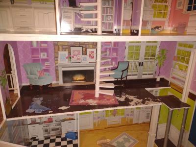 Barbie house 4 ft tall - Thumbnail 4