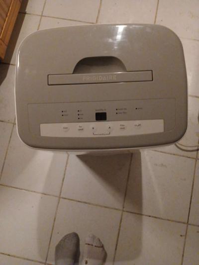 Frigidaire 70 pint Dehumidifier - Thumbnail 4