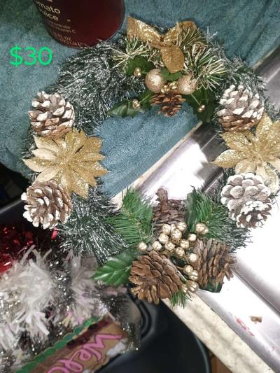 Holiday Handmade Wreaths - Thumbnail 2