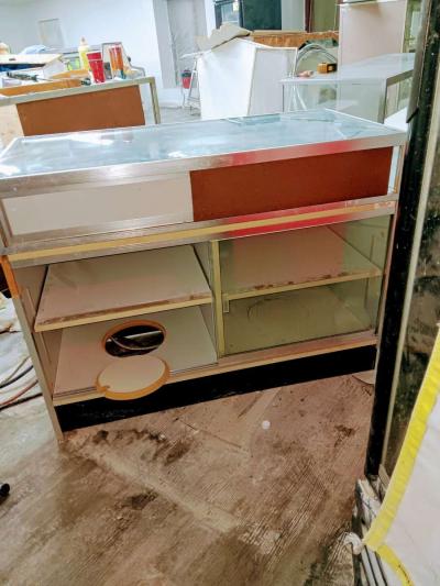 Glass Display cases with lights - Thumbnail 2