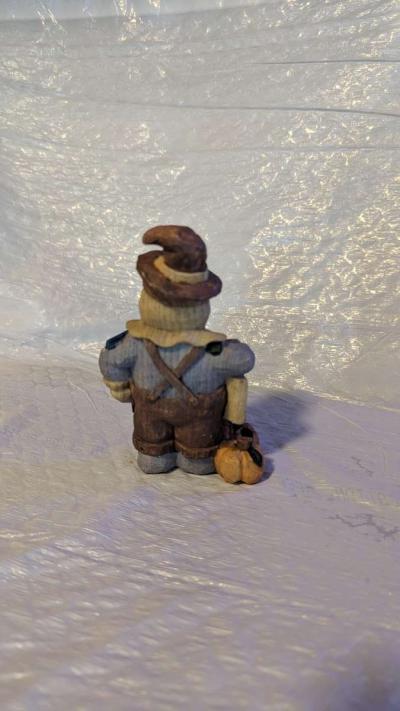 Happy Wood Scarecrow has a couple of Pumpkins and a little S - Thumbnail 3