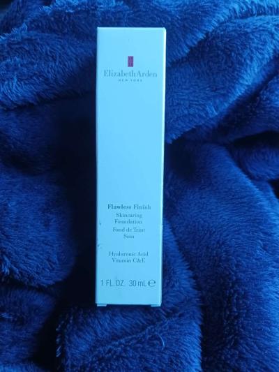 Elizabeth Arden Flawless finish foundation  520w - Hanford, California