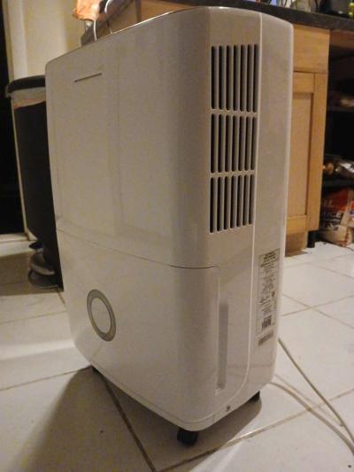 Frigidaire 70 pint Dehumidifier - Thumbnail 2