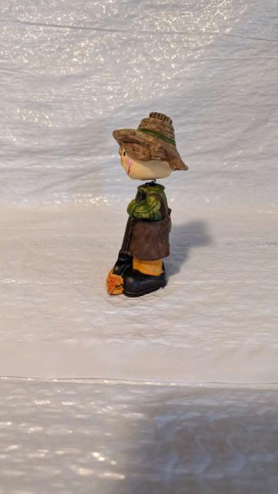 Resin Bobble Head Scarecrow Girl Raking Fall Leaves Figurine - Thumbnail 2