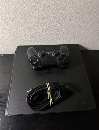 PlayStation 4 Slim 1TB With Wireless controller - Thumbnail 3