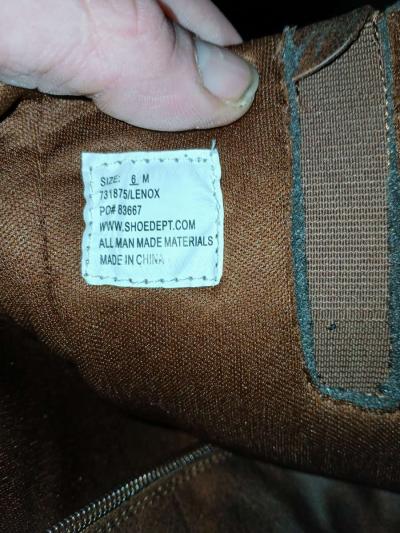 a pair of women boots size 6 and a womens medium jacket tree - Thumbnail 4