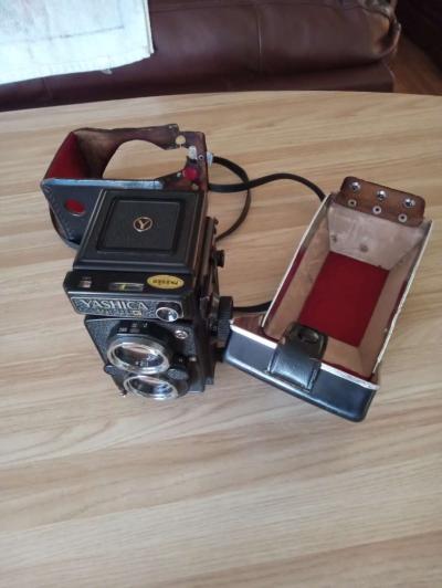 Yashica Mat124G Camera - Thumbnail 2