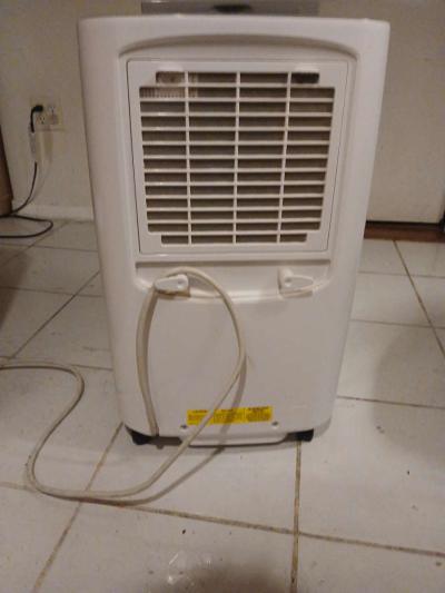 Frigidaire 70 pint Dehumidifier - Thumbnail 5