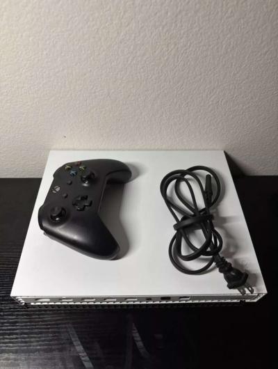 Xbox One X 1Tb With WirelessController And Power Cord - Thumbnail 2