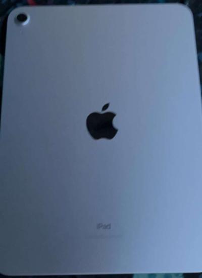 iPad 10th Generation - Thumbnail 3