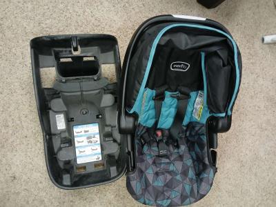 evenflo carseat with base - Thumbnail 2