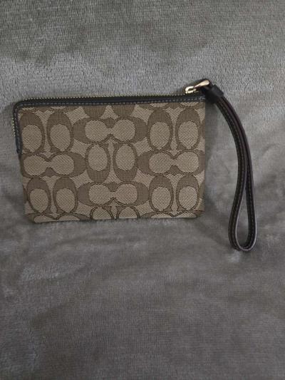 COACH CORNER ZIP WRISTLET IN SINATURE CANVAS KHAKI BROWN F58 - Thumbnail 2