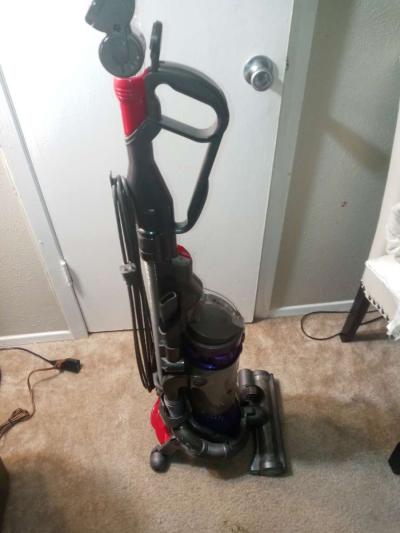 Dyson bagless vacuum cleaner - Thumbnail 2
