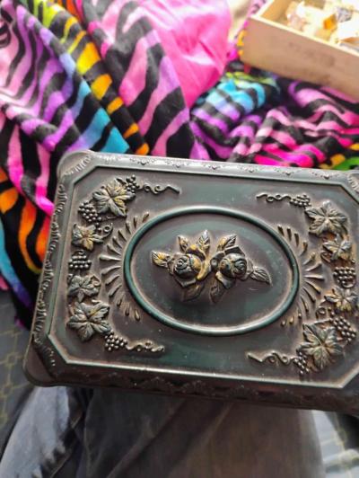 collection pins and vintage jewelry box - Thumbnail 2