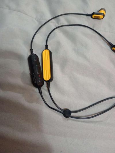 DeWalt noise cancellation Bluetooth earphones - Thumbnail 3
