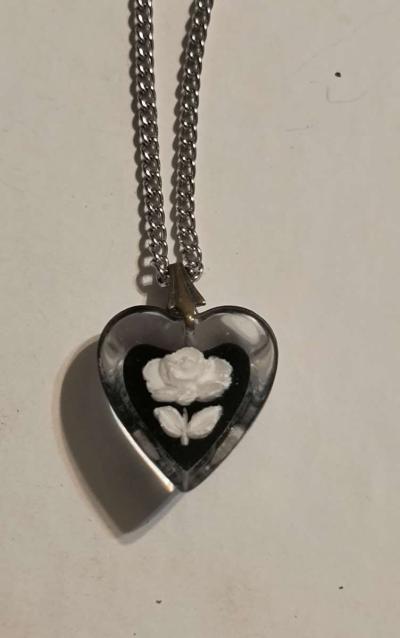 Flower Heart Necklace - Thumbnail 4