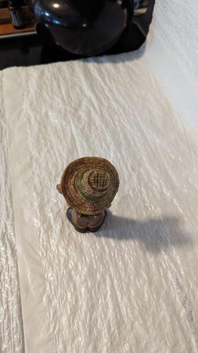 Resin Bobble Head Scarecrow Girl Raking Fall Leaves Figurine - Thumbnail 6