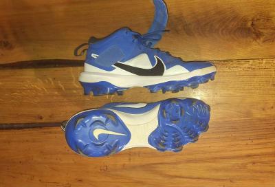 Blue Nike Cleats - Thumbnail 3