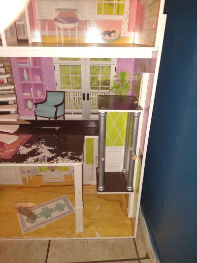 Barbie house 4 ft tall - Thumbnail 3