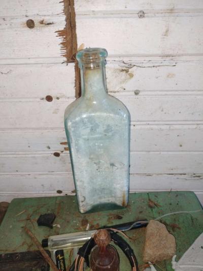 Hoods Sarsaparilla bottle - Thumbnail 6