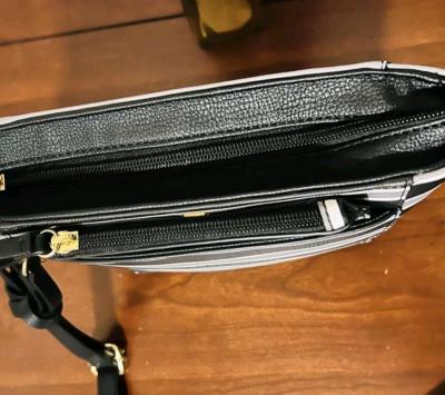 Tommy Hilfiger Crossbody Bag New With Tags Never Used - Thumbnail 4