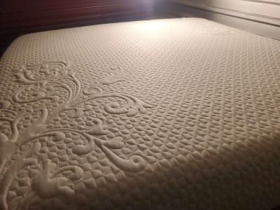 king matress and box spring - Thumbnail 3