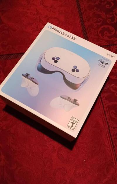 Meta Quest 3 VR Headset  128GB  with Batman Arkham Shadow - Thumbnail 4
