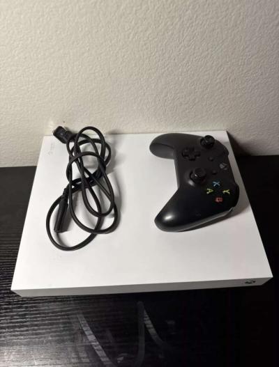 Xbox One X 1Tb With WirelessController And Power Cord - Thumbnail 4