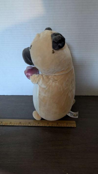 Squishmallows Hug Mees Valentines Pug Dog Holding Pink Heart - Thumbnail 2