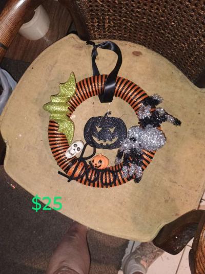 Holiday Handmade Wreaths - Thumbnail 3