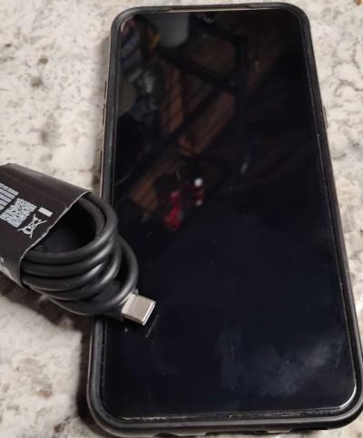 LG 5G Cellular phone - Thumbnail 3