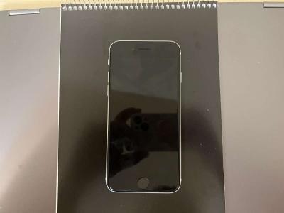 iPhone SE - Thumbnail 2